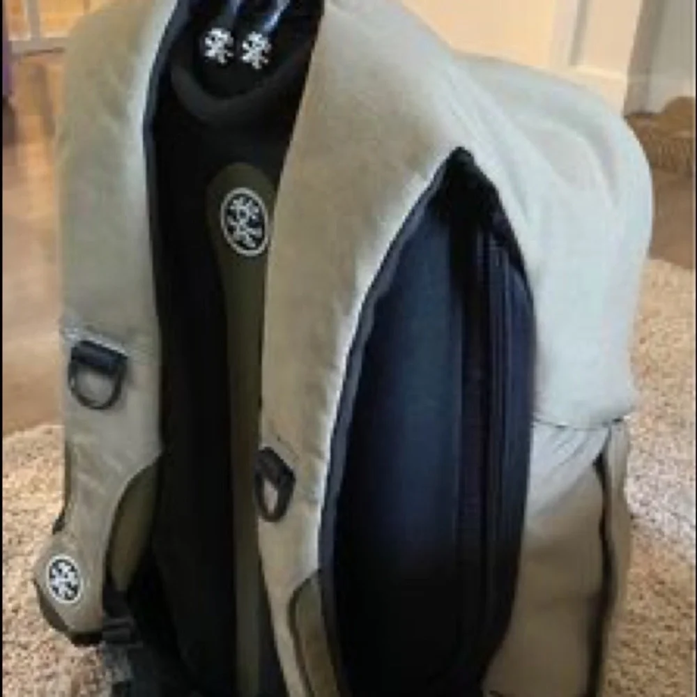 Crumpler Keystone Camera/Laptop Backpack - Picture 4 of 10